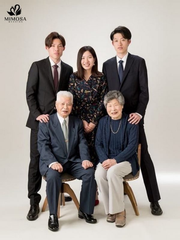 chup-anh-gia-dinh-5-nguoi