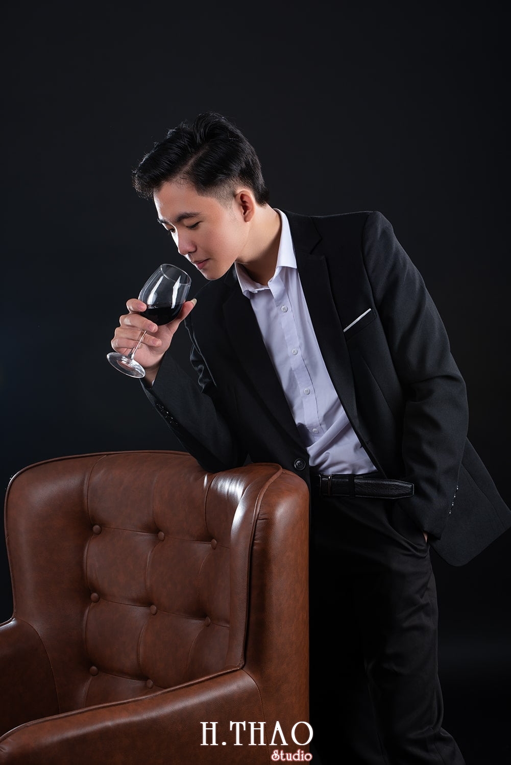 Anh nghe thuat nam 4 1 - 35 cách tạo dáng chụp ảnh nam ngầu chất ngất - HThao Studio