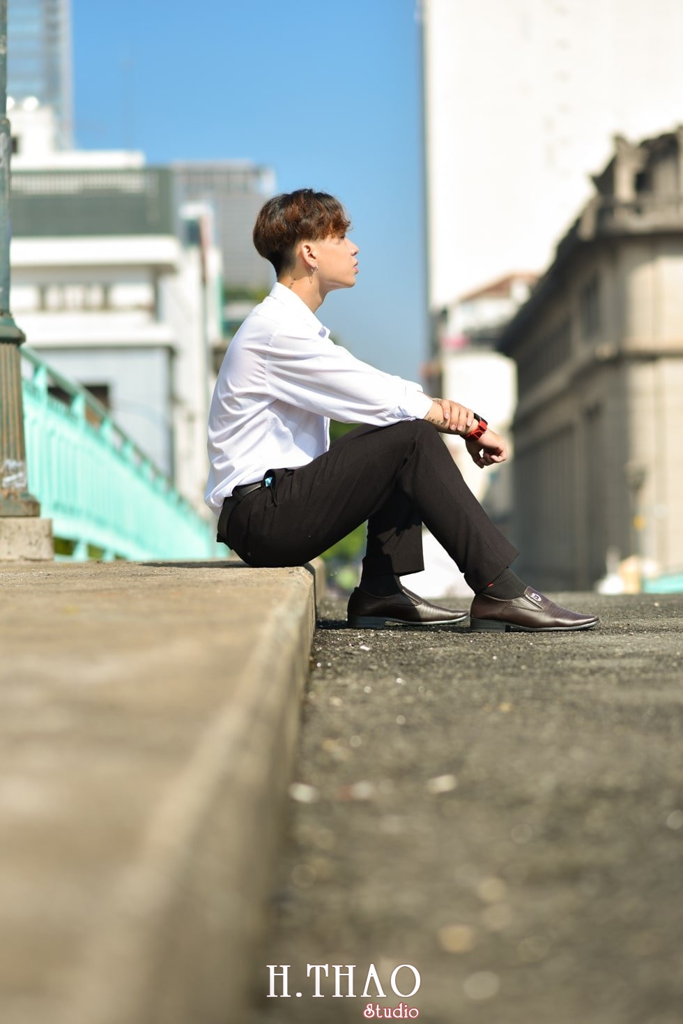 Anh nam buon 15 min - 35 cách tạo dáng chụp ảnh nam ngầu chất ngất - HThao Studio