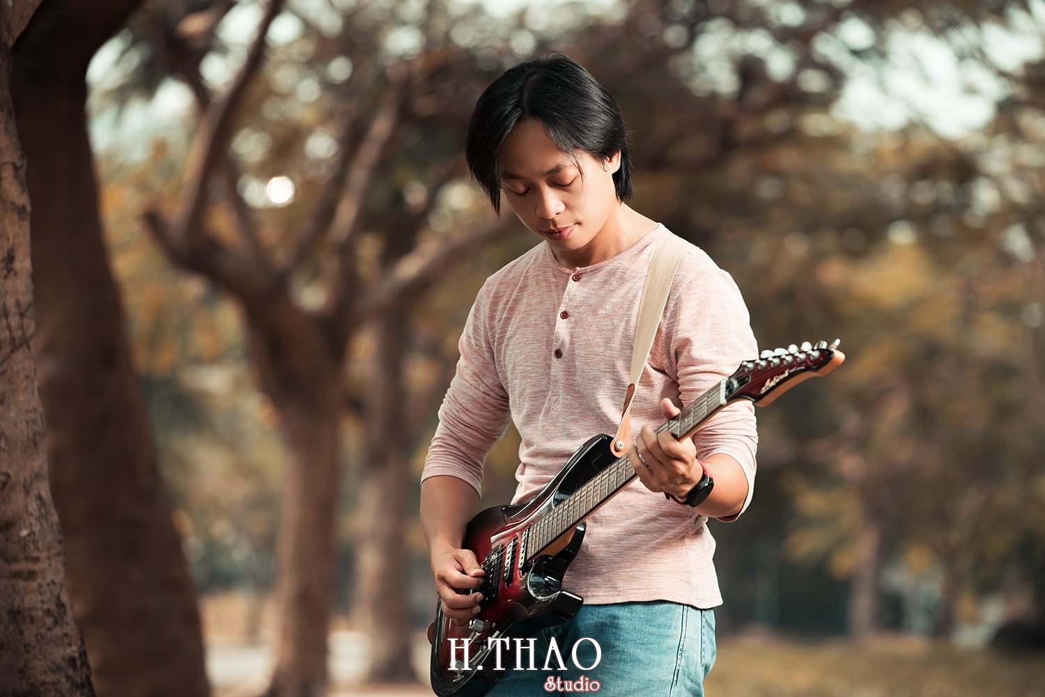 Anh nam ngau 4 - 35 cách tạo dáng chụp ảnh nam ngầu chất ngất - HThao Studio