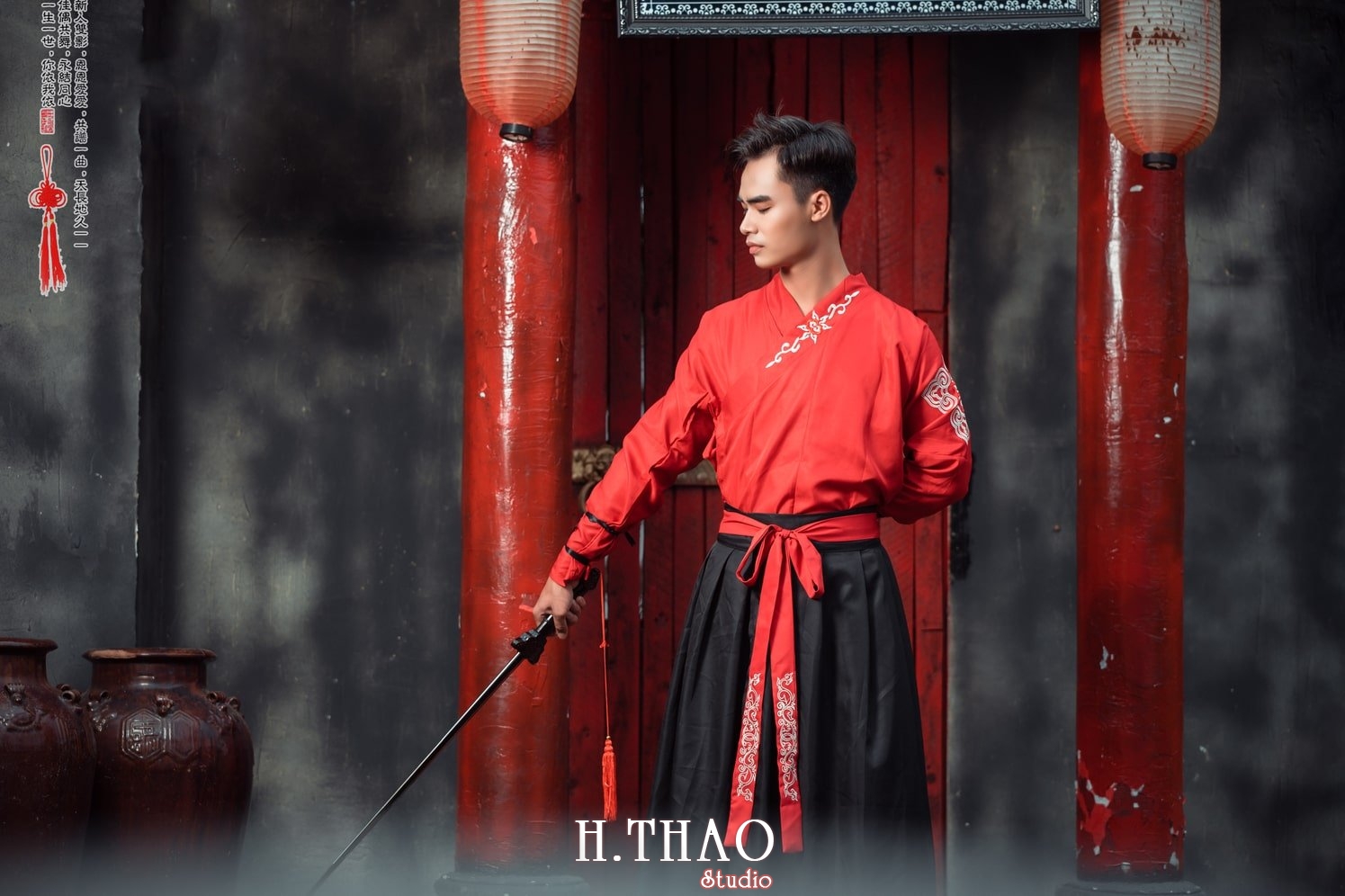 Anh Nam co trang 25 - 35 cách tạo dáng chụp ảnh nam ngầu chất ngất - HThao Studio