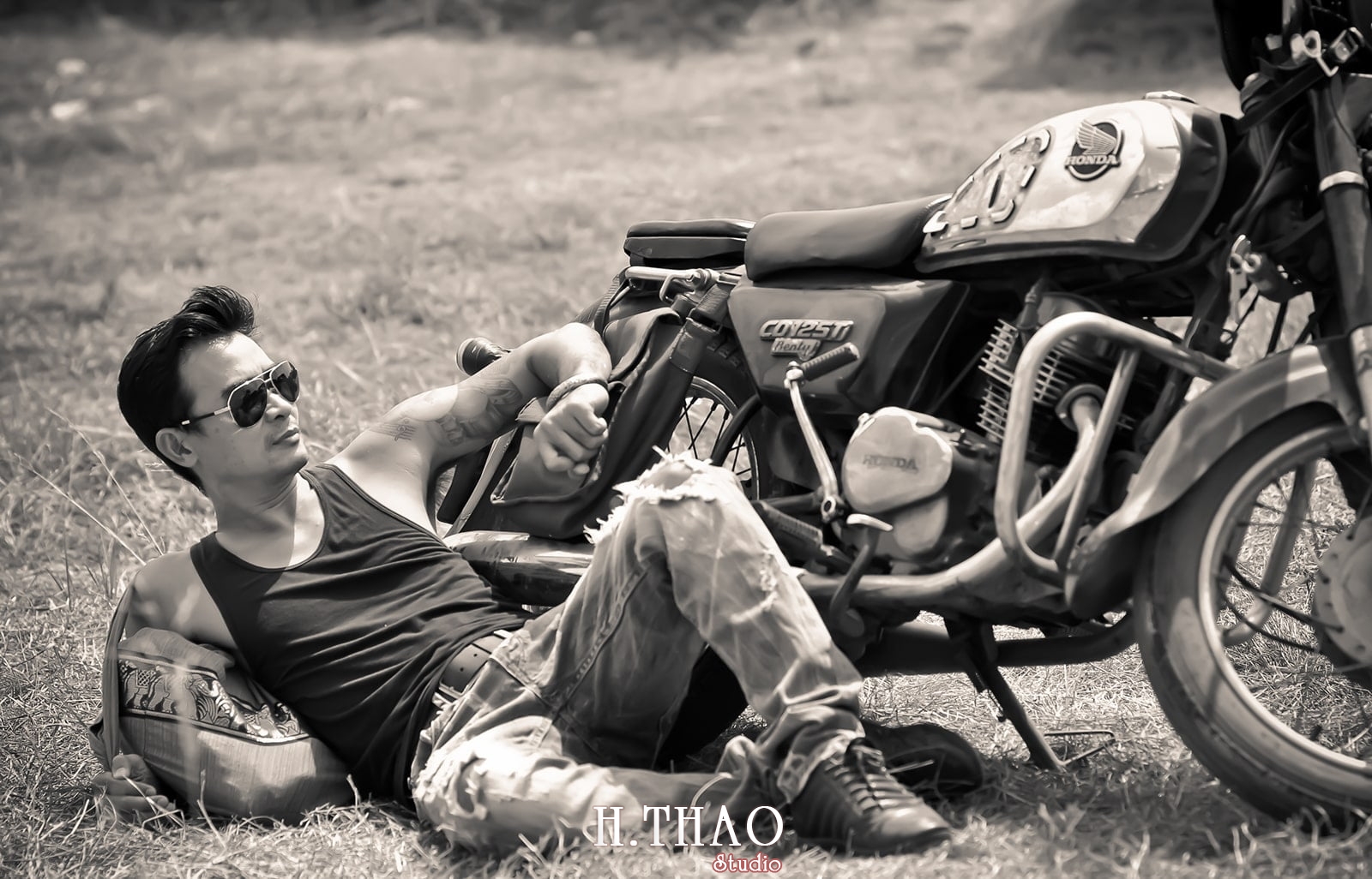 Anh nghe thuat ca tinh 15 - 35 cách tạo dáng chụp ảnh nam ngầu chất ngất - HThao Studio