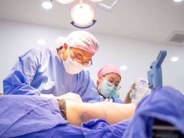 Trai Hàn Quốc, Thái Lan rộ mốt "tạc cơ bụng" để có thân hình 6 múi