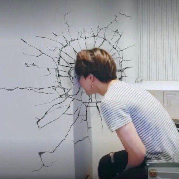 Thật ra tôi chưa từng ổn, chỉ giỏi giả vờ thôi