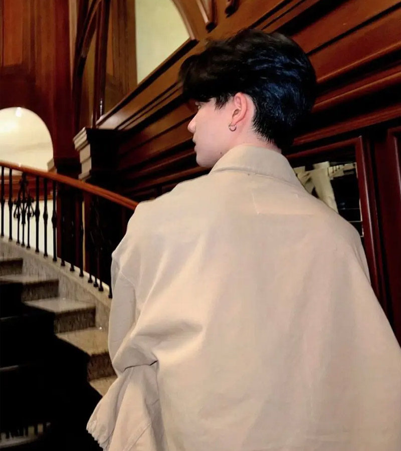 Chụp ảnh sau lưng cho bạn nam thì nên làm gì