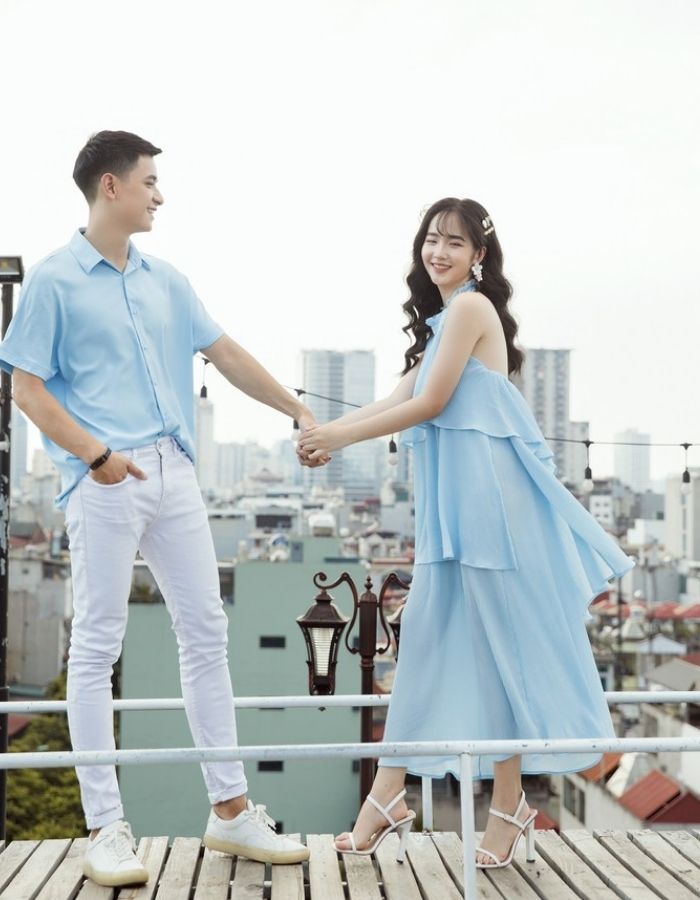 Kiểu tạo dáng lãng mạn dành cho cặp đôi yêu nhau