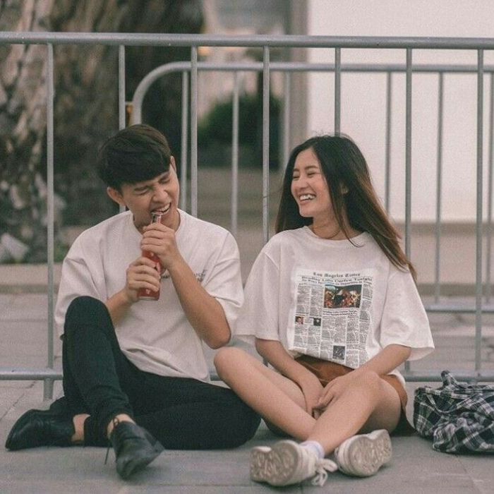 Kiểu tạo dáng tự nhiên của cặp đôi yêu nhau