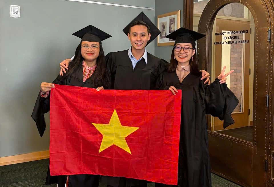 Mặt trời trong bóng đêm