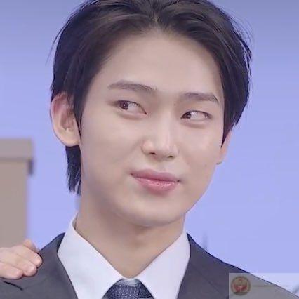 Meme lườm hài hước chứng minh sự lan tỏa mạnh mẽ của ảnh chế trên mạng