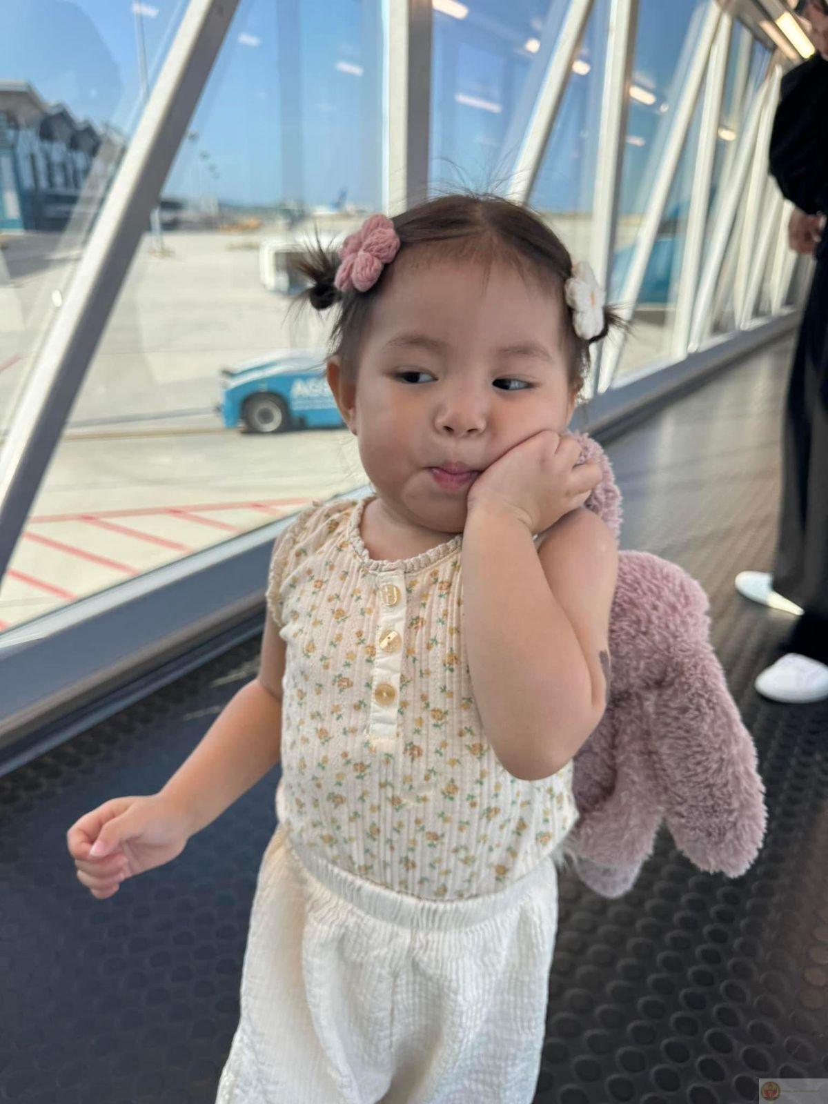 Loạt ảnh chế ánh mắt gắt gỏng nhưng buồn cười tạo trend lan truyền mạnh mẽ