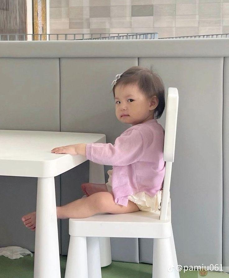 Loạt ảnh chế ánh mắt xéo sắc bén tạo cảm giác châm biếm dí dỏm