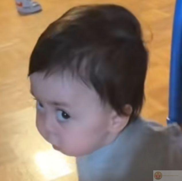 Loạt ảnh chế lườm dí dỏm luôn được cộng đồng mạng chia sẻ rộng rãi mỗi ngày