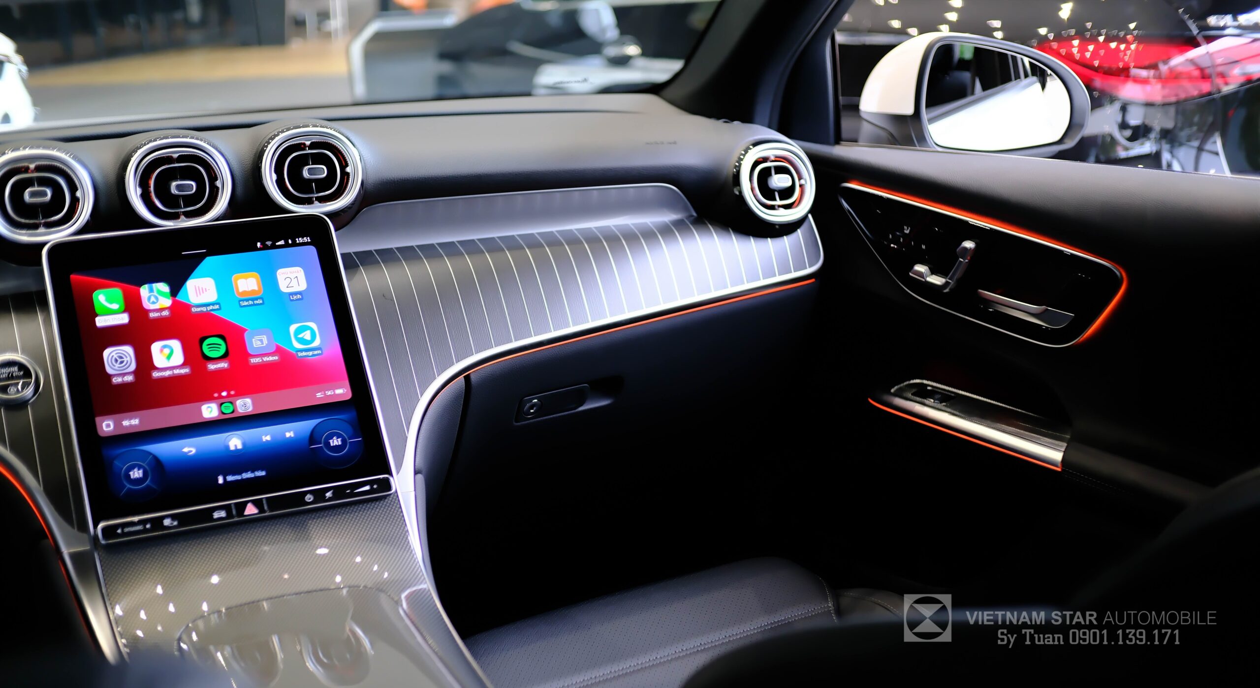 Màn hình cảm ứng trung tâm 11,9 inch MBUX dọc trên xe GLC 200.