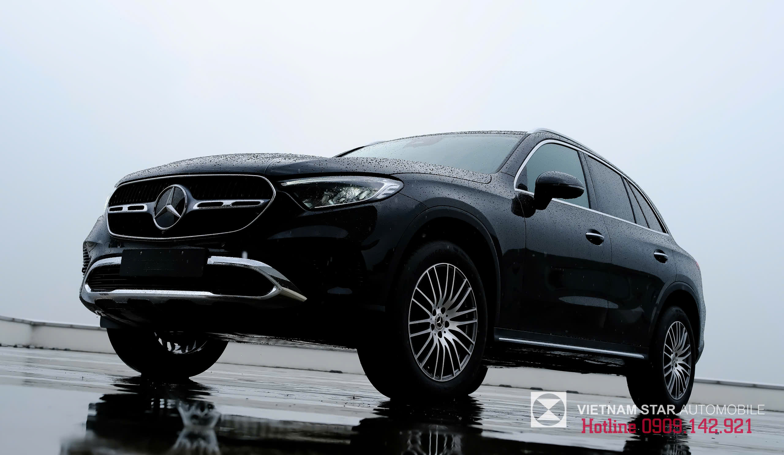 Phong thủy xe Mercedes GLC200 màu đen hợp mệnh Thủy và Mộc.