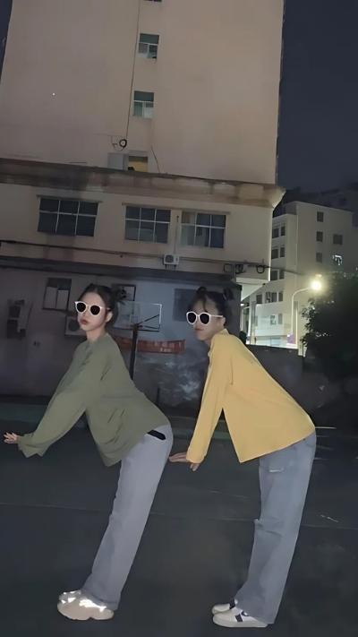 hình ảnh đôi bạn thân nữ vô tri hài hước full HD