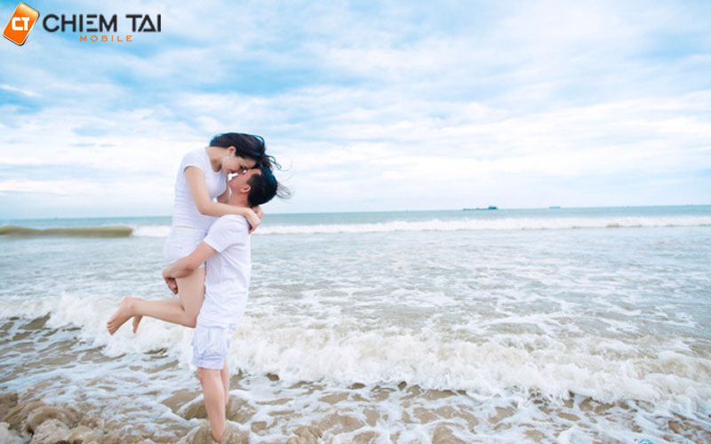 Kiểu chụp hình nhấc bổng người ấy lên 