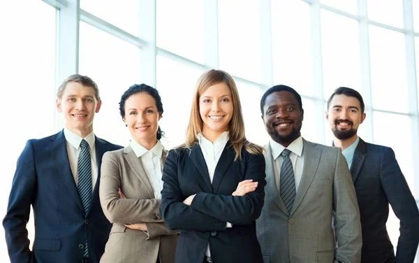 Cách tạo dáng chụp ảnh tập thể đẹp