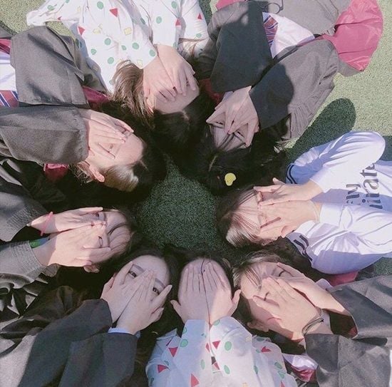 Cách tạo dáng chụp ảnh tập thể đẹp