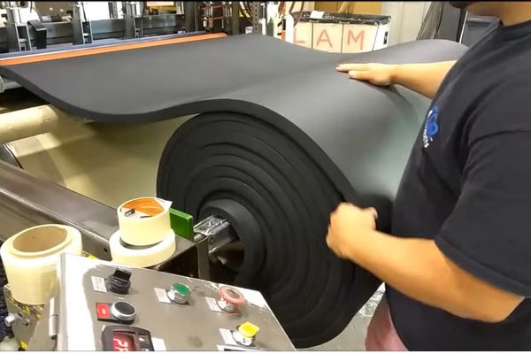 Hỗn hợp nguyên liệu được gia công thành xốp cao su lưu hóa dạng tấm