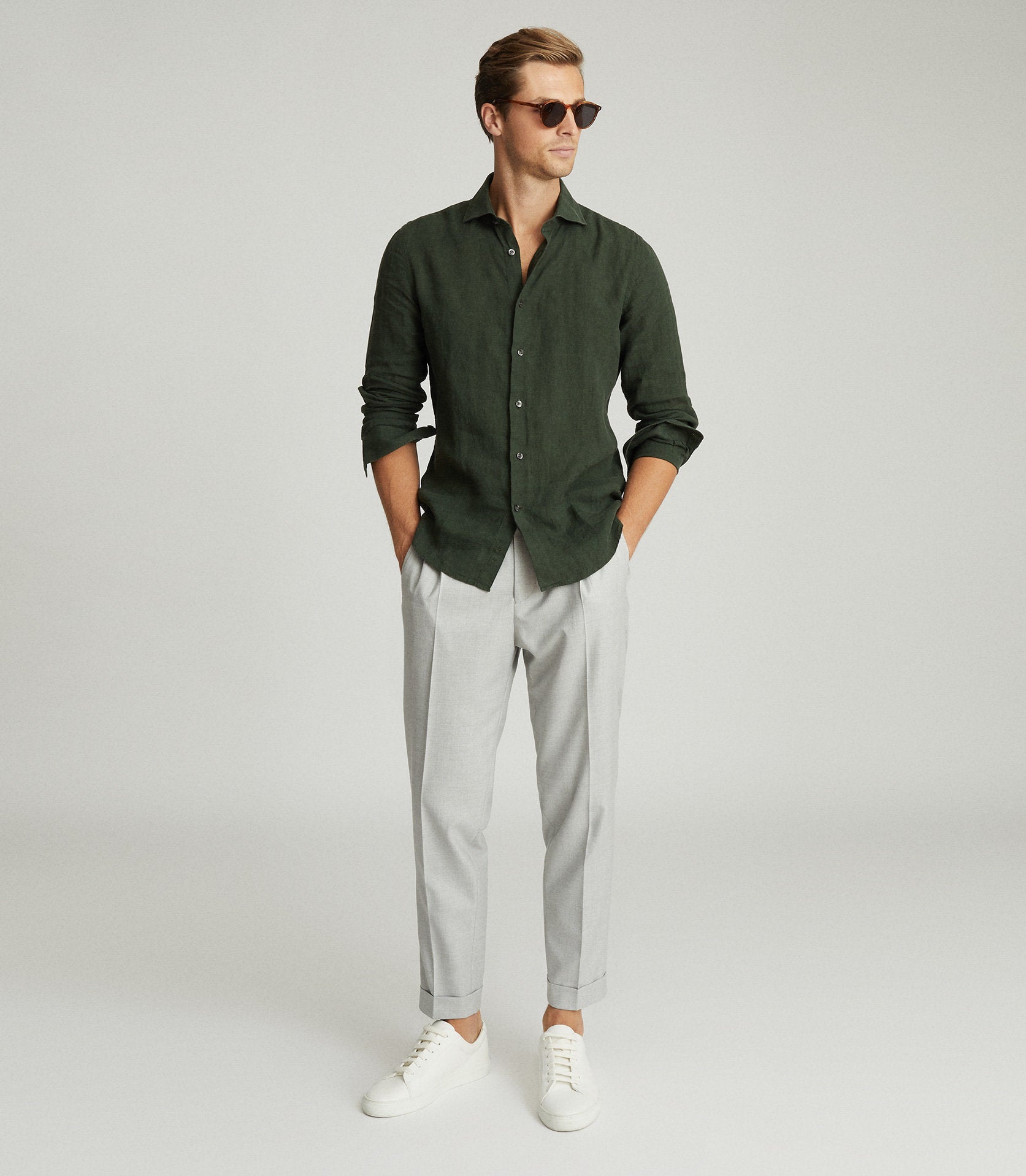 Phoi do cho dang nguoi hinh thang - so mi soc ngang - Famous Outfits