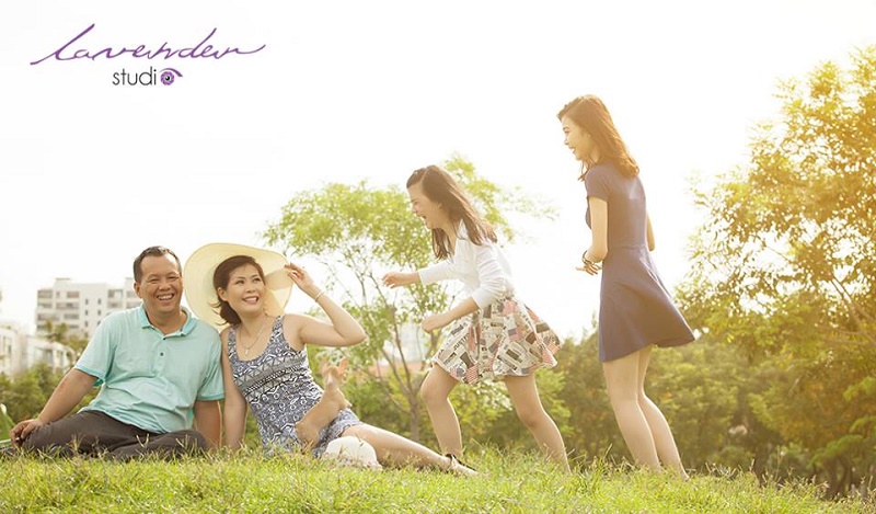 Hướng dẫn tạo dáng chụp gia đình 4 người đẹp