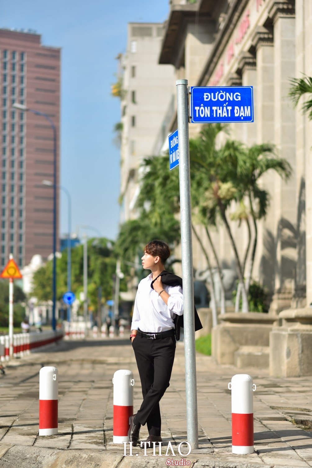 Anh nam buon 3 min - TOP #6 concept chụp ảnh nam nghệ thuật cực chất - HThao Studio