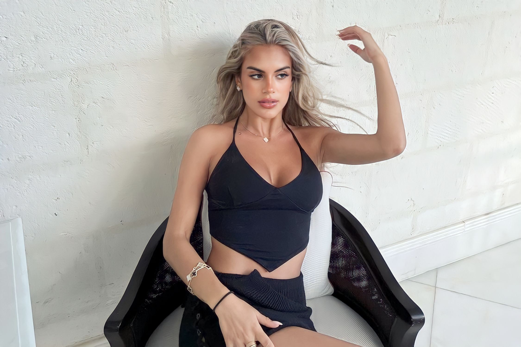 Hai ái nữ xinh đẹp, gợi cảm của HLV Man City khiến fan mê đắm - 6