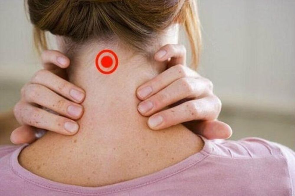 Đặt cục nước đá lên gáy để cảm nhận sự kỳ diệu