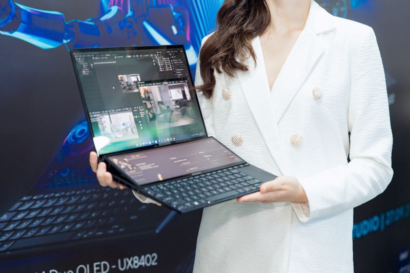 Zenbook Pro 14 Duo OLED (UX8402) có đến hai màn hình vô cùng độc đáo