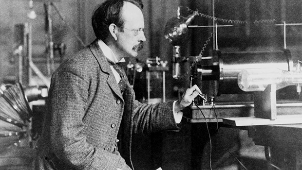 30/04/1897: J.J. Thomson tuyên bố phát hiện ra electron