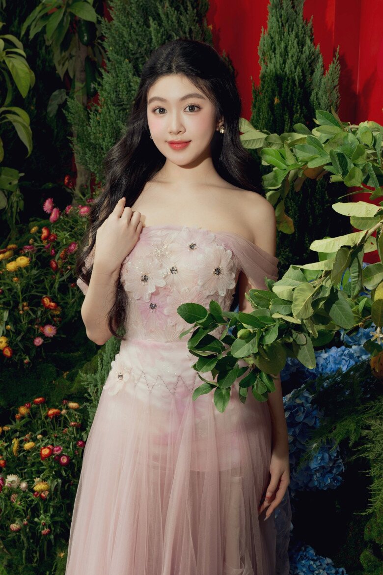 Ái nữ nhà Quyền Linh từng được nhiều khán giả “xúi” đi thi hoa hậu.