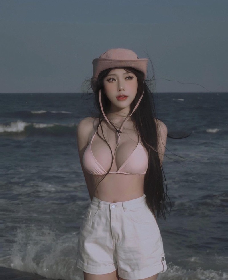 ảnh gái xinh hở hang vú to