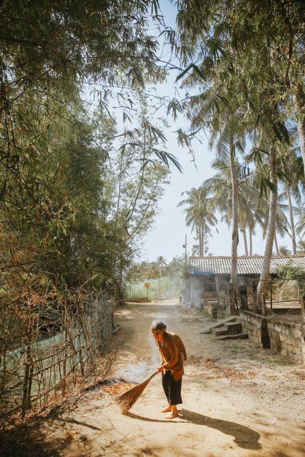 Hình nền quê hương việt nam có lũy tre bên dòng sông