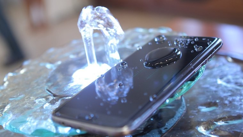 Khắc phục lỗi loa điện thoại bị dính nước