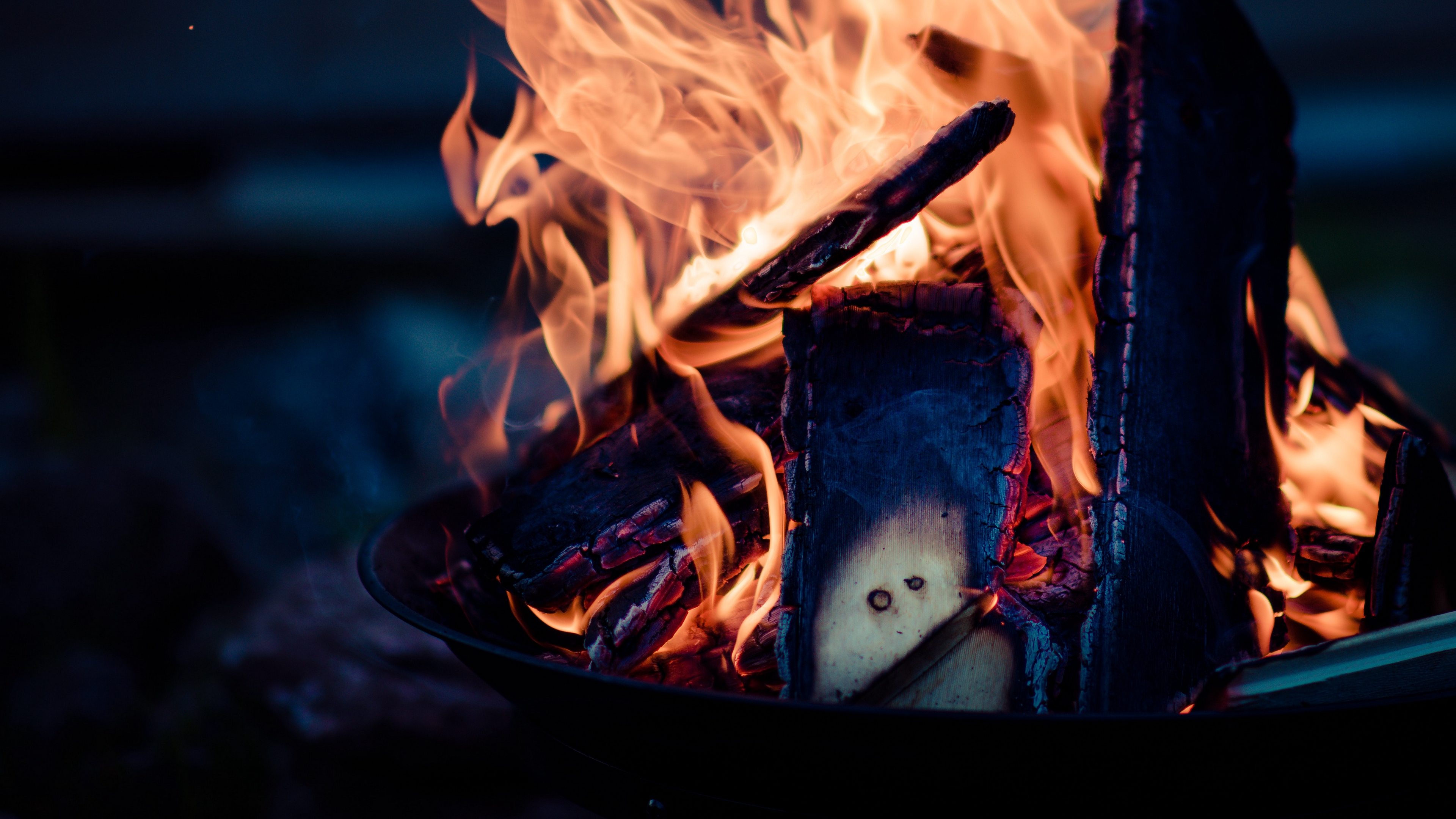 hình nền đen trắng