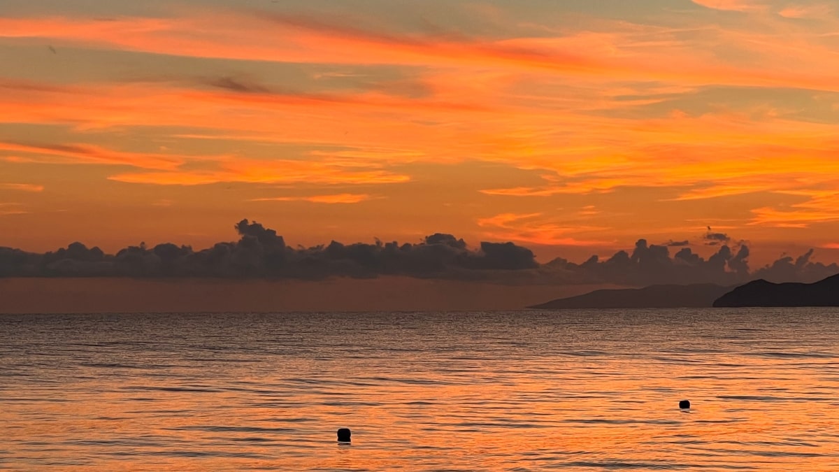 Hình nền PowerPoint hoàng hôn trên biển thơ mộng