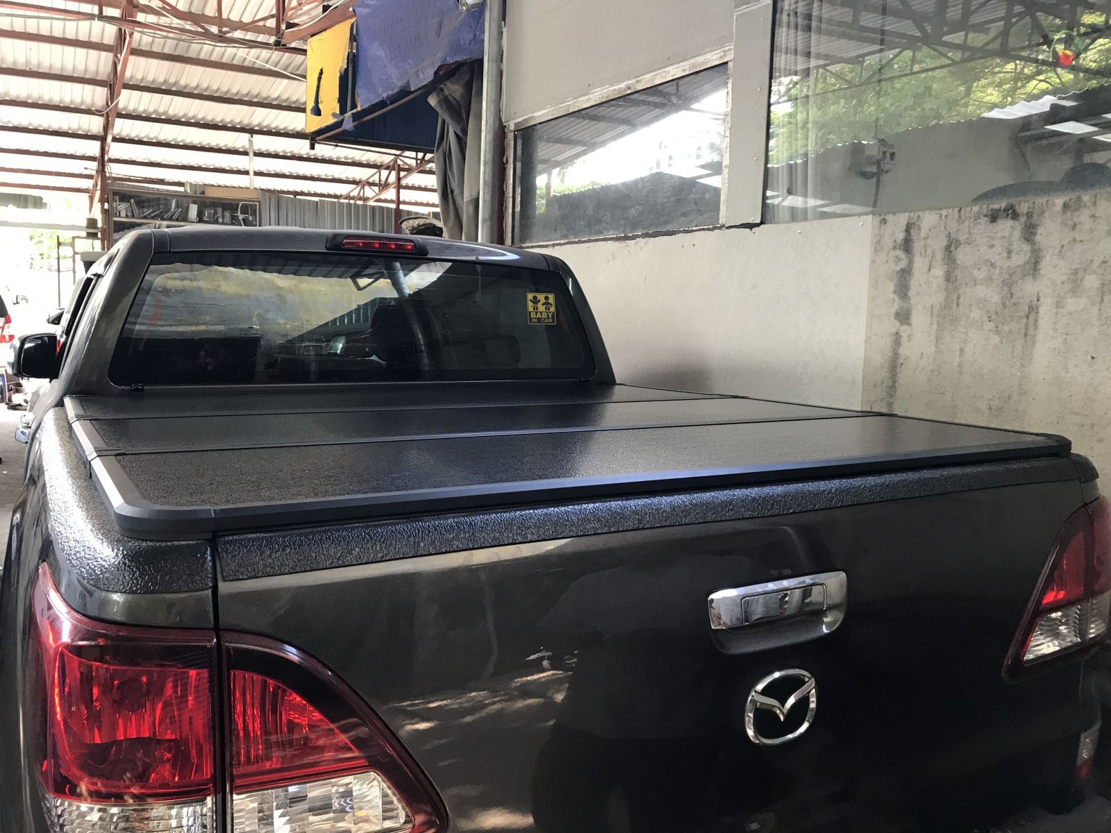 Nắp thùng 3 tấm Mazda Bt 50
