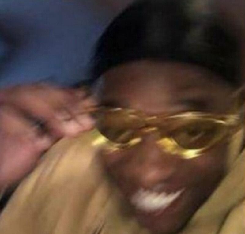 Meme anh da đen vui vẻ, hài hước