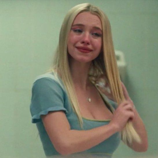 Khóc không khiến tôi yếu, nó khiến tôi thật