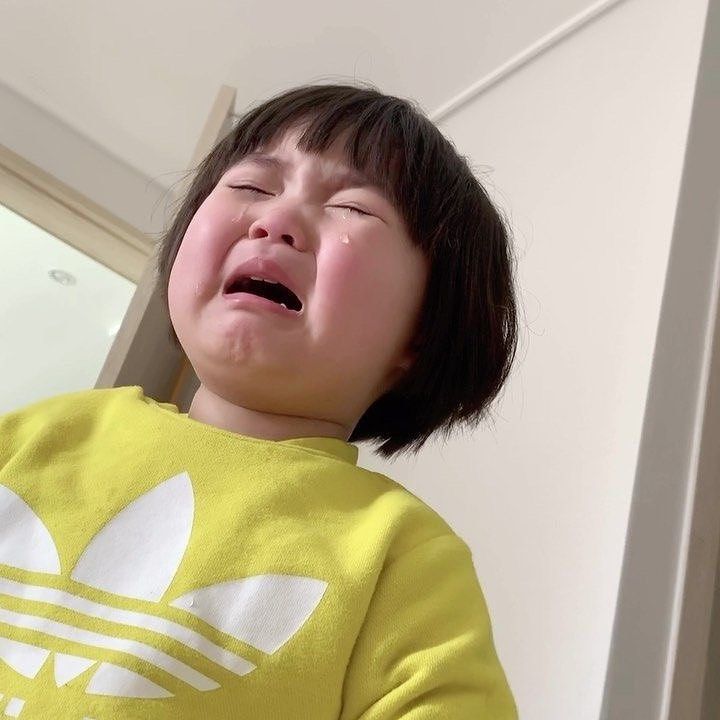 Khóc không khiến tôi yếu, nó khiến tôi thật hơn