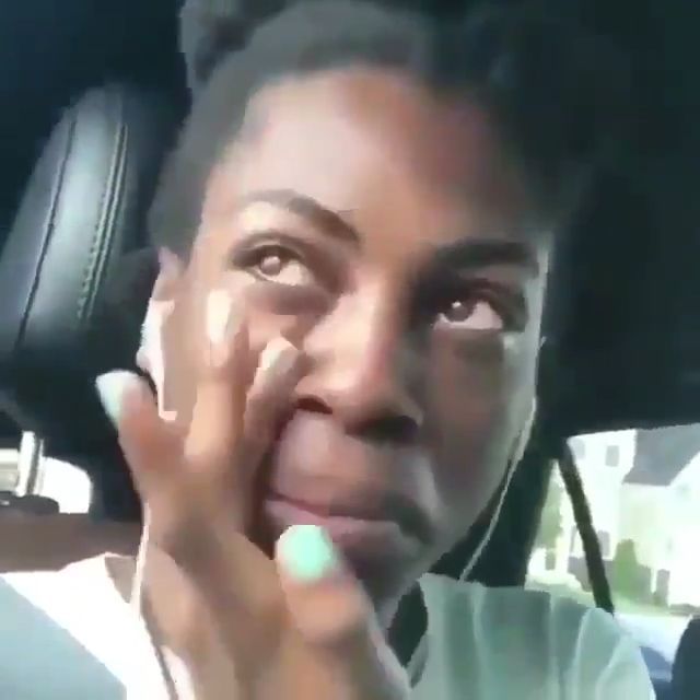 Khóc là cách tôi nhẹ lòng sau những lần gắng gượng