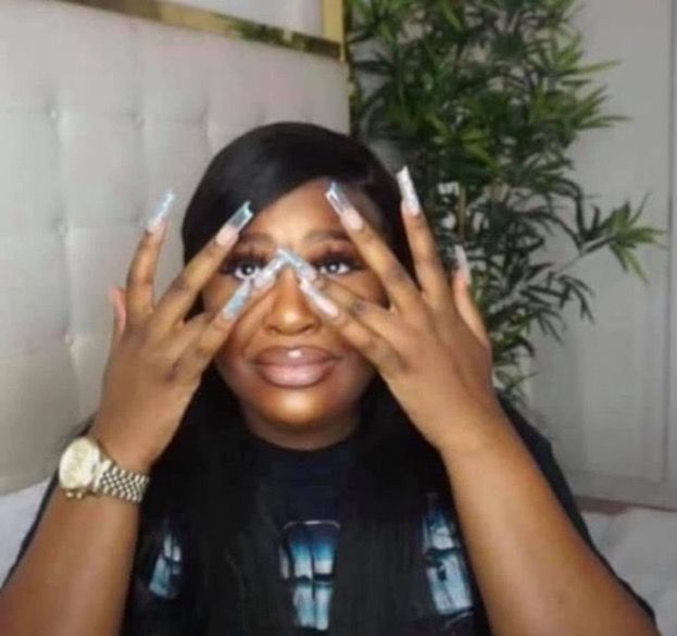 Tôi không ổn, nhưng chẳng ai hỏi tôi