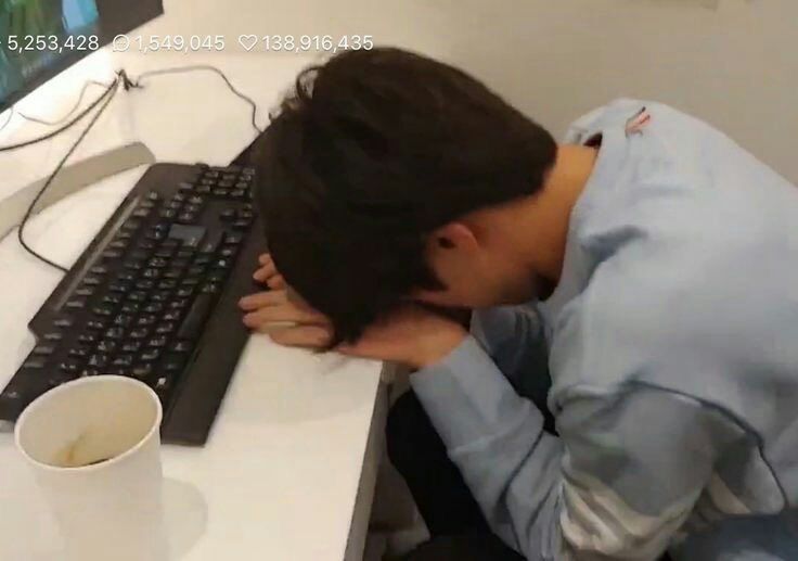 Tôi im lặng không phải vì ổn, mà vì mệt