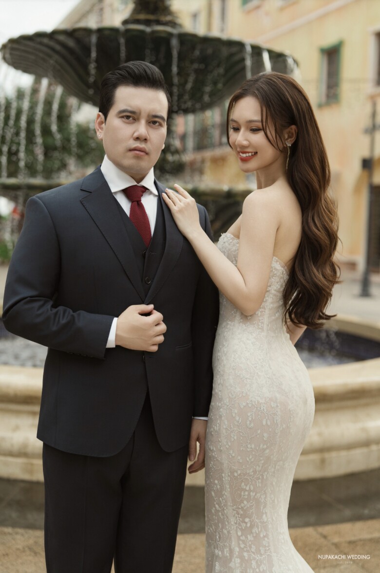 Phạm Ngọc Anh bên cạnh ông xã doanh nhân Minh Chiến, hơn cô 6 tuổi.