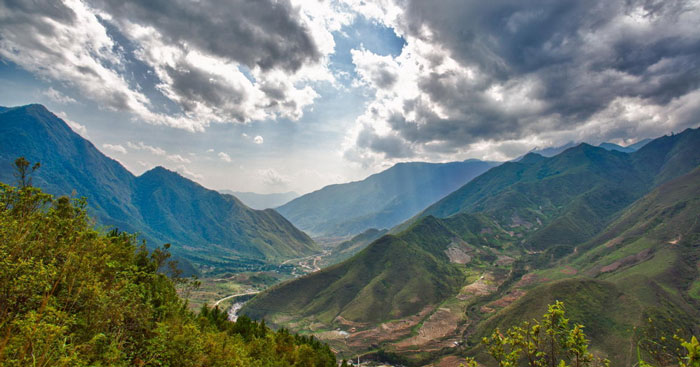 Phân tích bài thơ Đi đường của Hồ Chí Minh (Sơ đồ tư duy) 4 Dàn ý & 14 mẫu phân tích Đi đường (Tẩu Lộ)