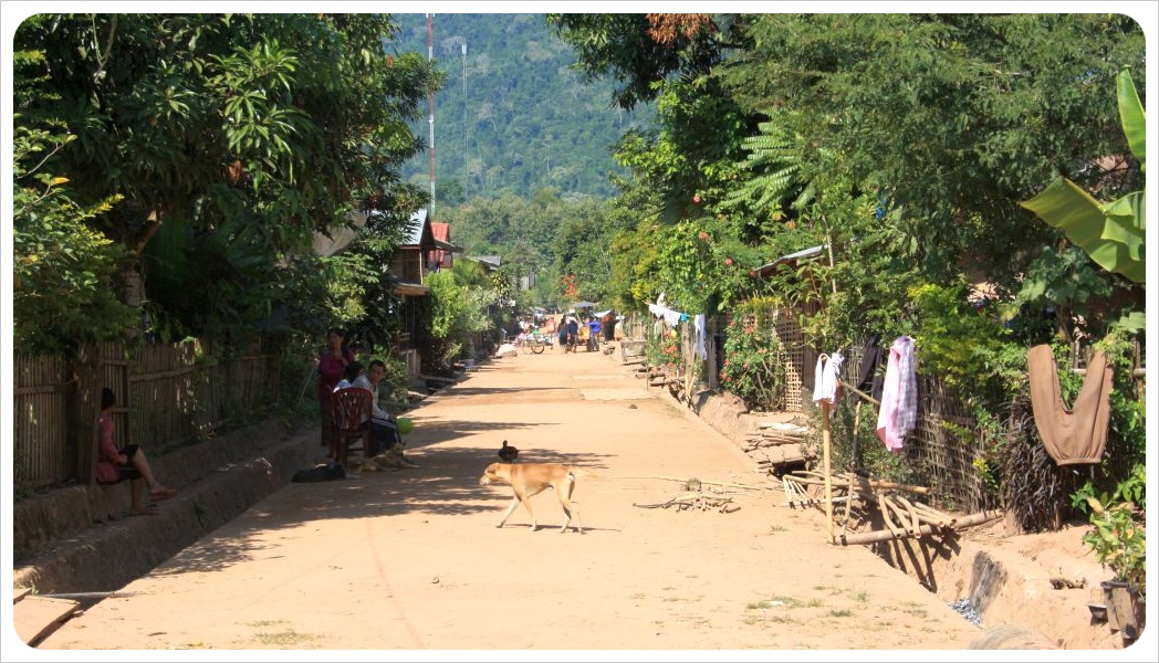 muang ngoi neua village road