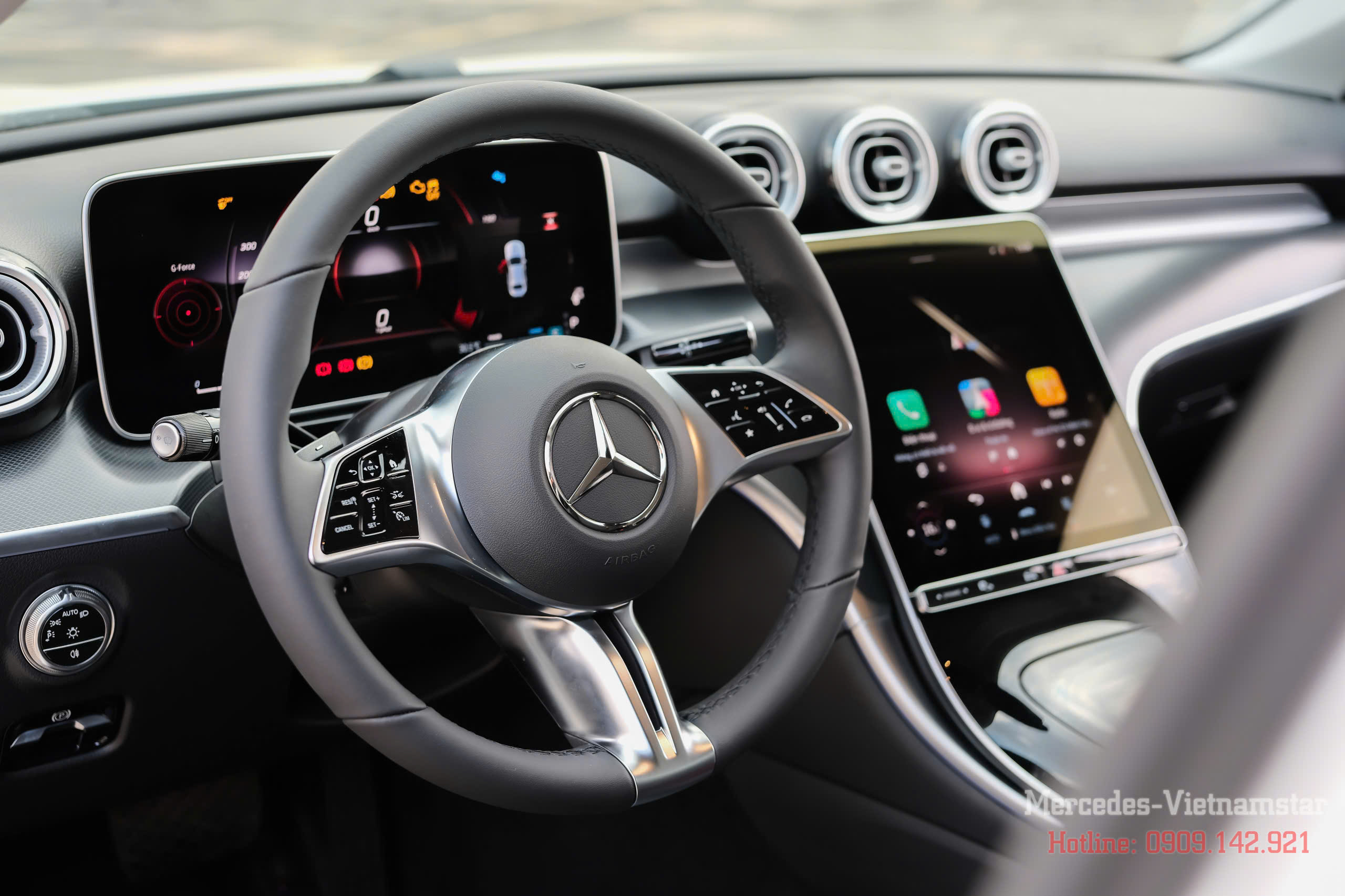 Cận cảnh vô lăng 3 chấu bọc da Artico cao cấp trên C200 Avantgarde