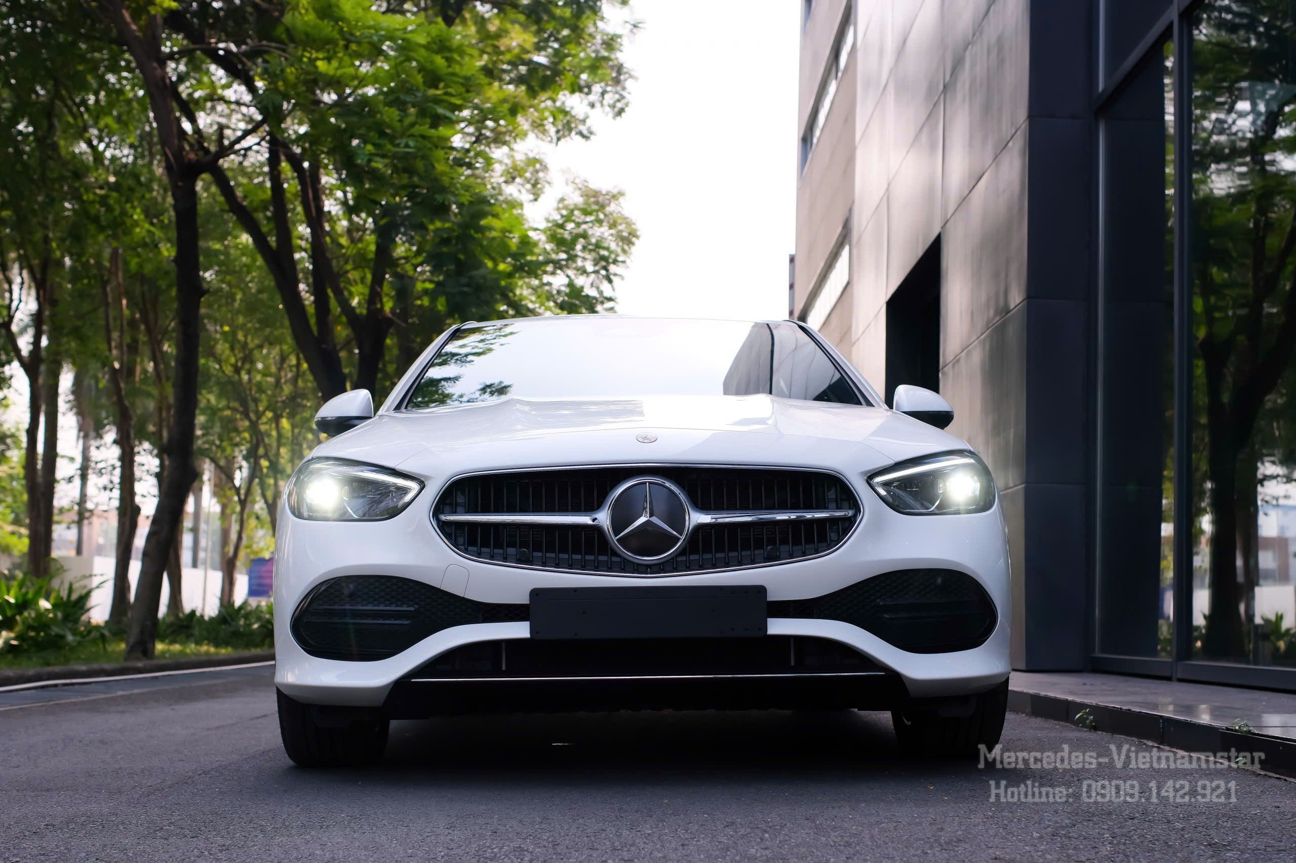 Hệ thống chiếu sáng LED High Performance - Điểm nhấn công nghệ trên nền sơn trắng