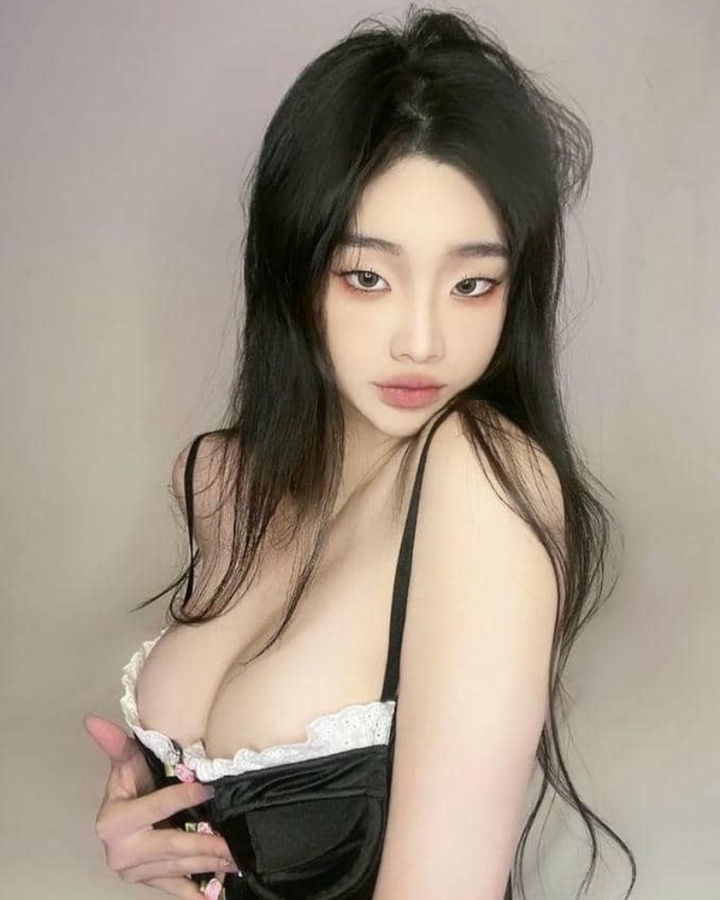 Hình gái đẹp có tâm hồn to và tròn