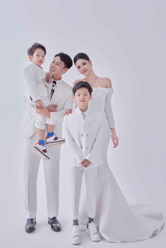 Hướng Dẫn Cách Tạo Dáng Chụp Ảnh Gia Đình 4 Người | Chuẩn Studio